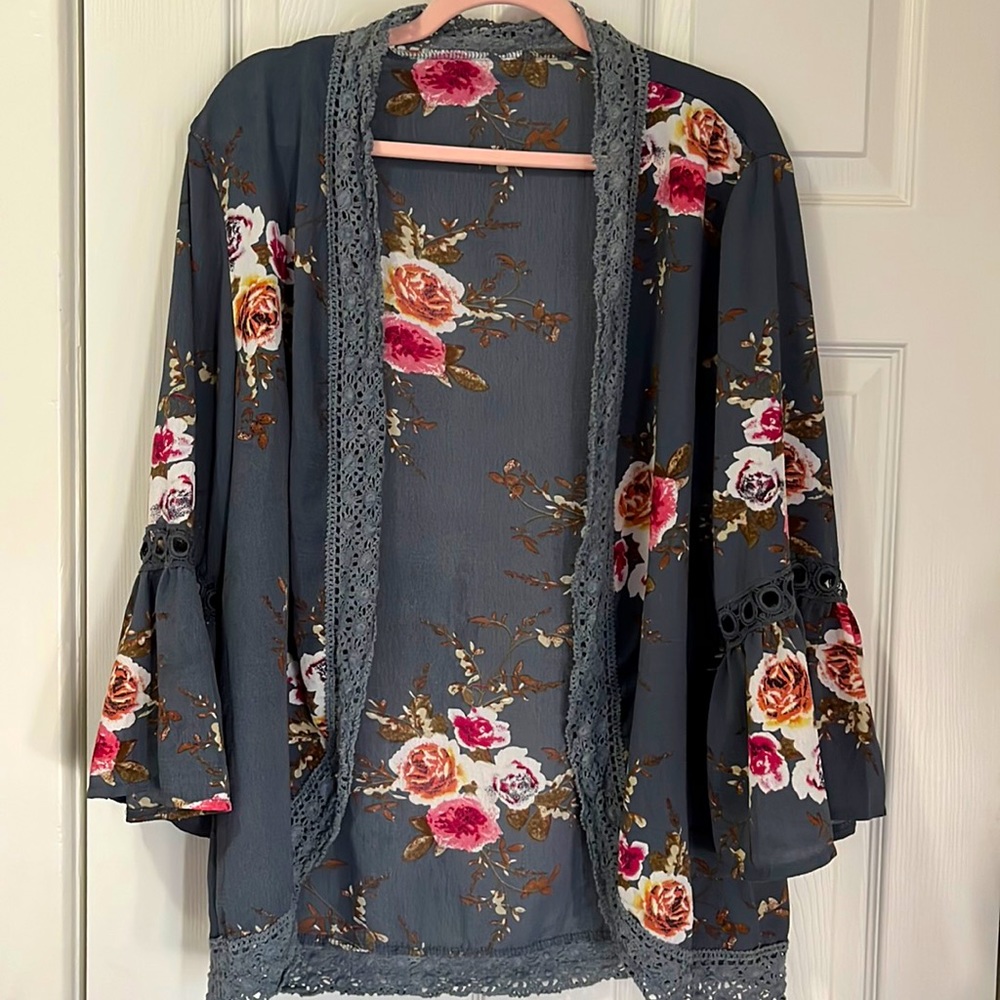 Dusty blue floral kimono size M